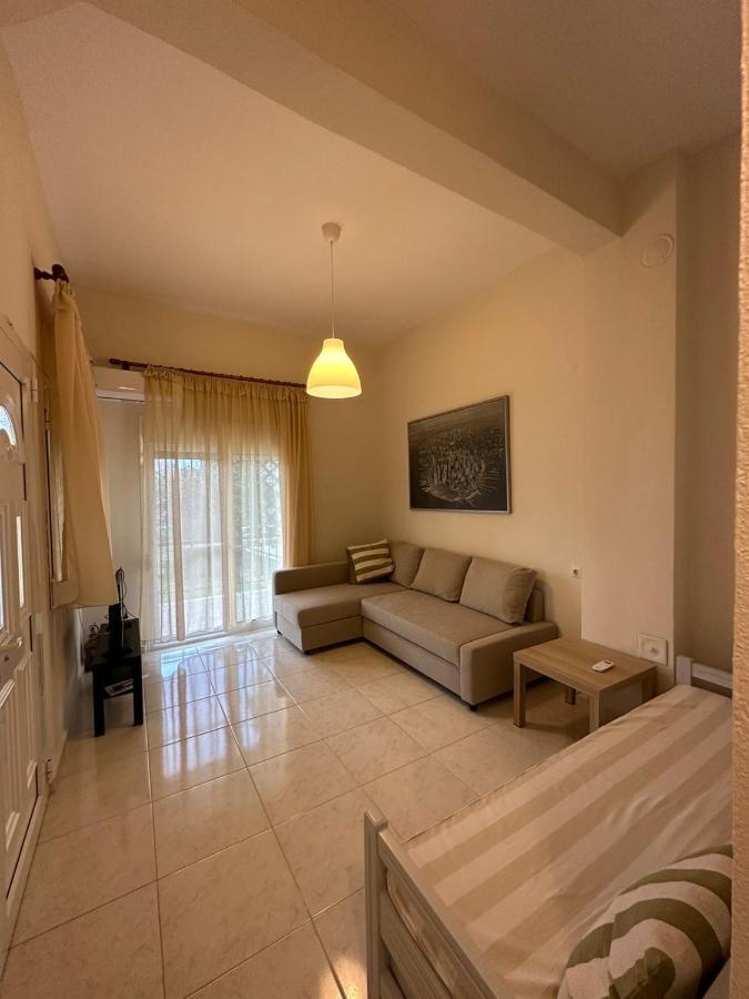 Venice Studios & Apartments สตาวรอส ภายนอก รูปภาพ