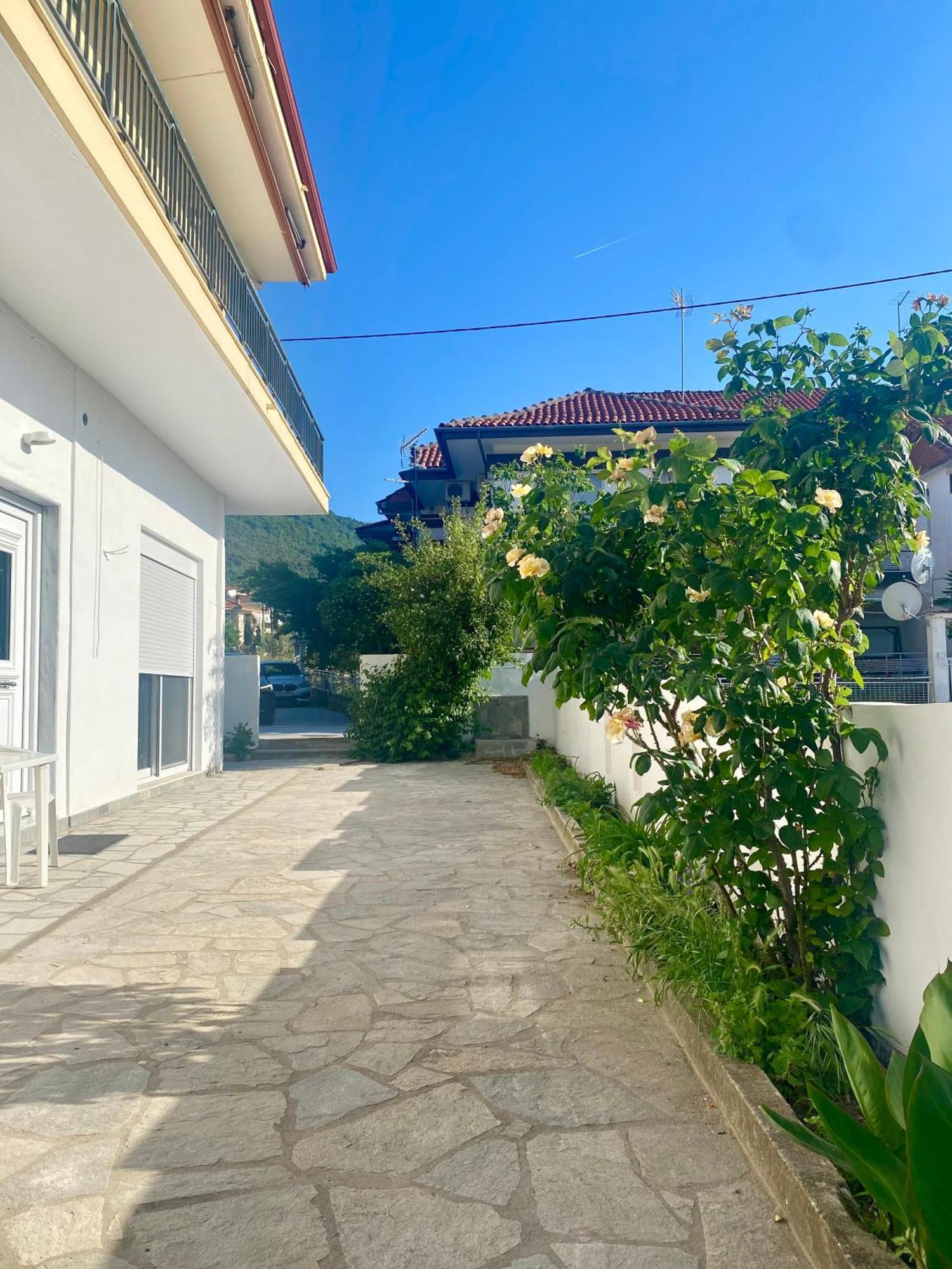 Venice Studios & Apartments สตาวรอส ภายนอก รูปภาพ