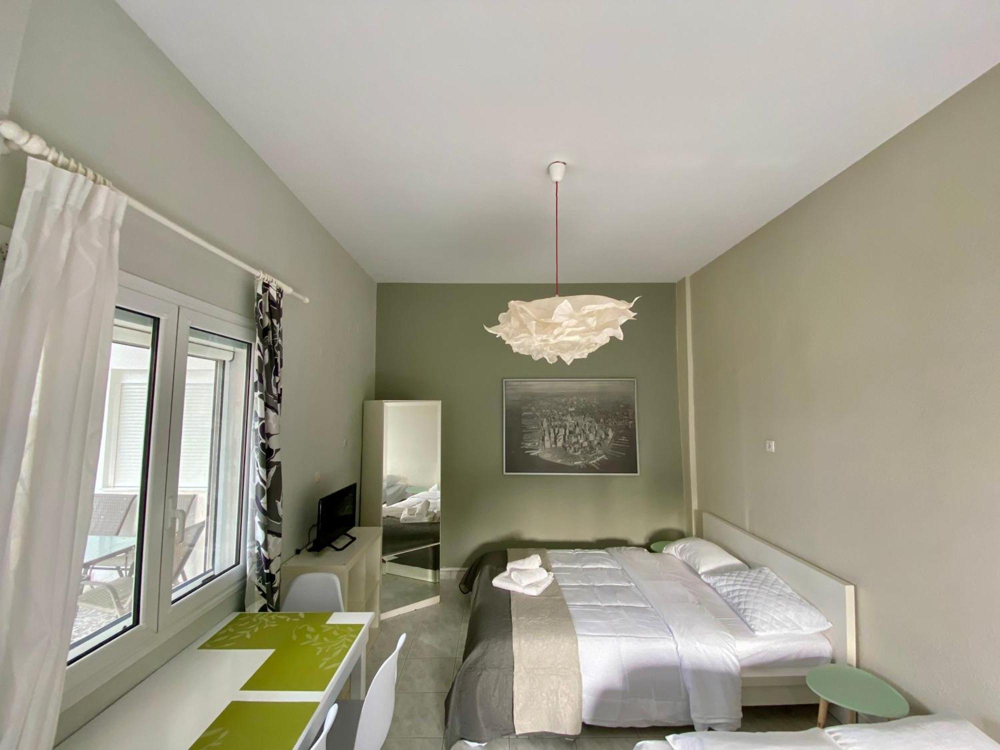 Venice Studios & Apartments สตาวรอส ภายนอก รูปภาพ