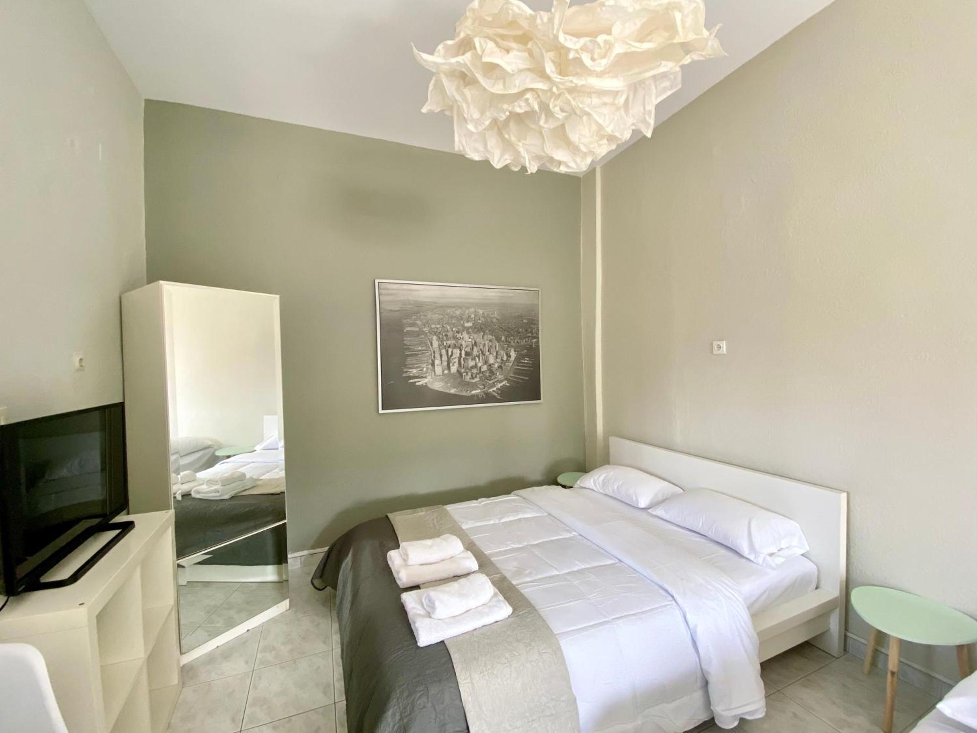 Venice Studios & Apartments สตาวรอส ภายนอก รูปภาพ